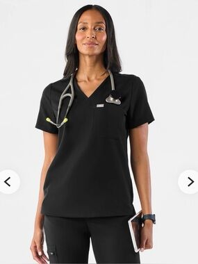 Figs Catarina One pocket scrub top size large black
